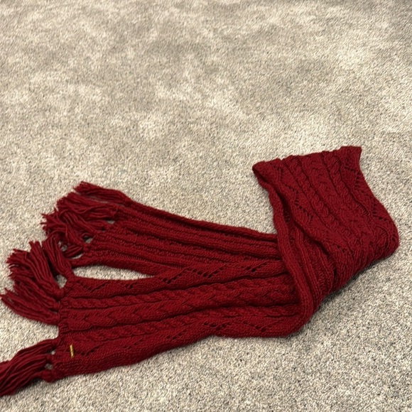 Michael Kors Elegant Red Knit Scarf - Picture 1 of 4